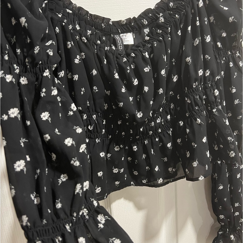 H&M FLOWER BLOUSE - Picture 2 of 3